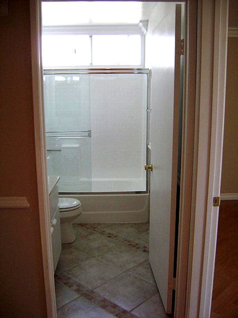 Hollywood Apartment: 940 N. Ardmore Ave.