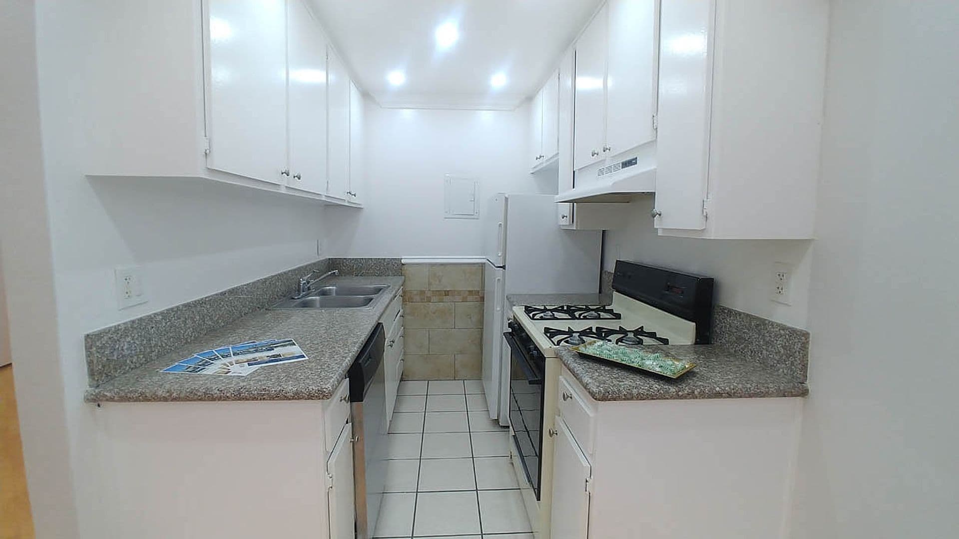 North Hollywood Apartment: 11737 Vanowen St.