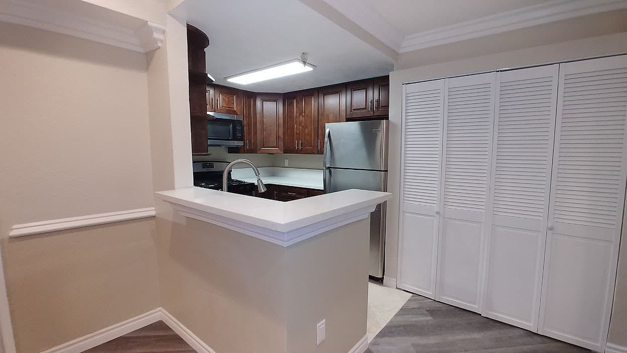 Hollywood Hills Apartment: 2069 N. Argyle Ave.