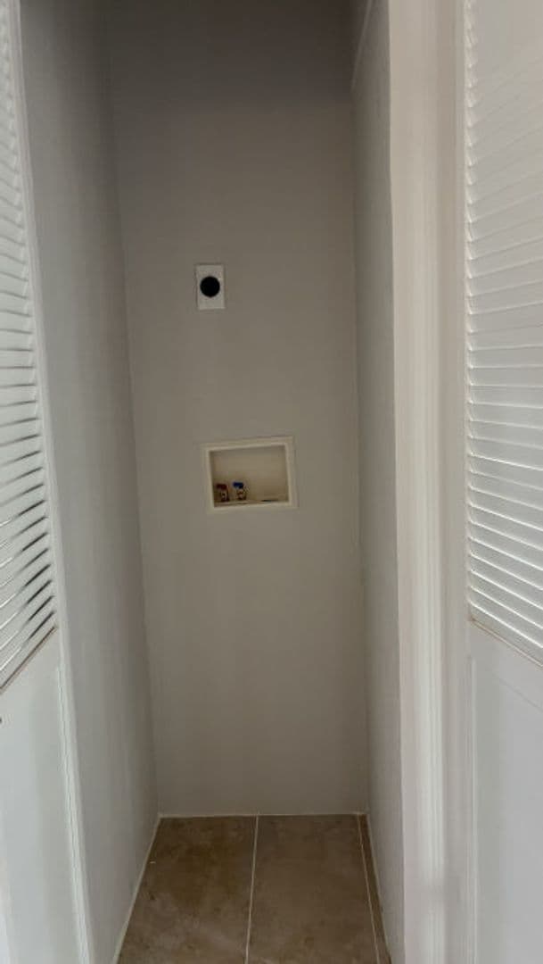 Van Nuys Apartment: 13805 Sherman Way