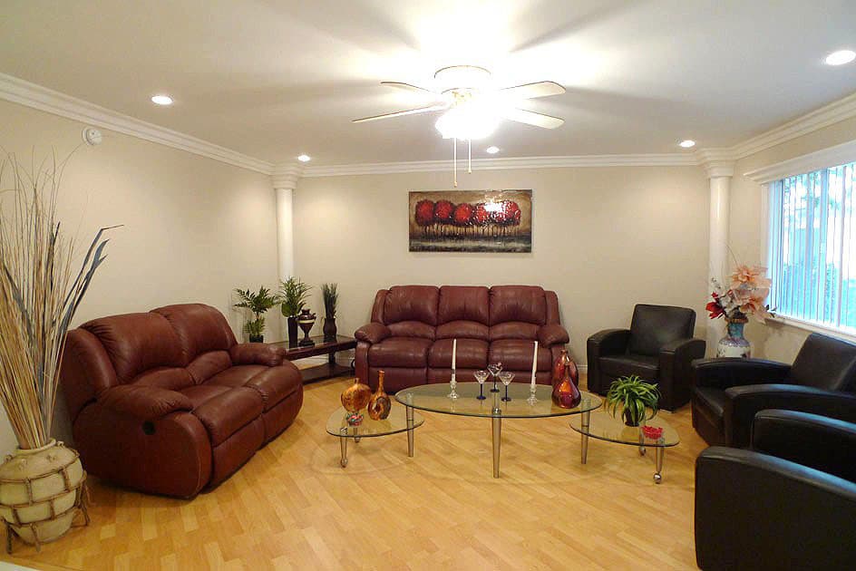 Van Nuys Apartment: 13805 Sherman Way