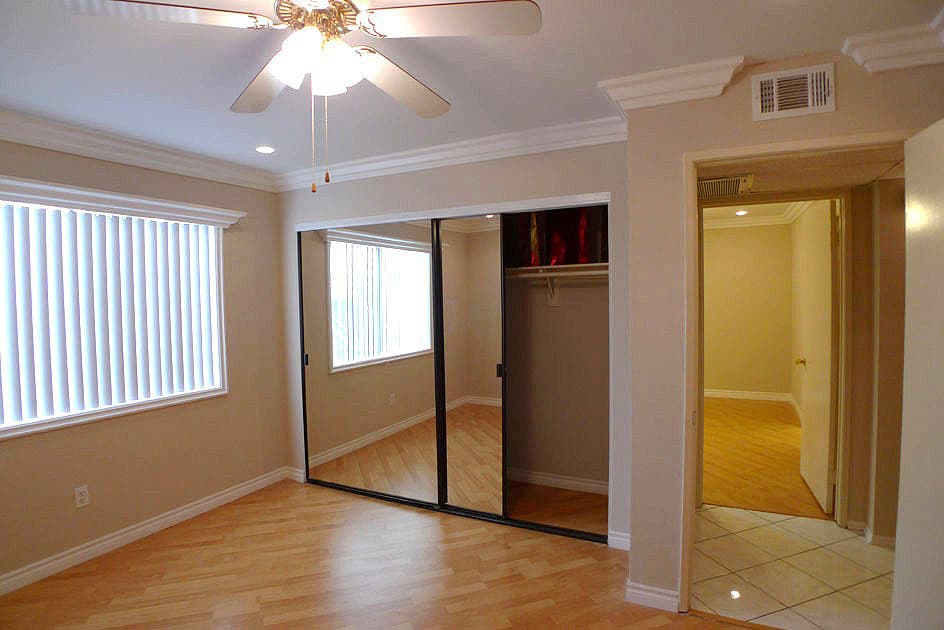 Van Nuys Apartment: 13805 Sherman Way