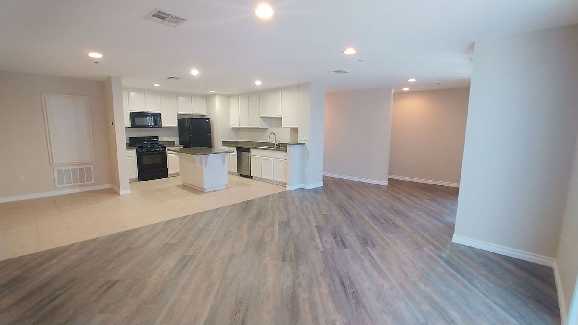 Granada Hills Apartment: 11541 Blucher Ave