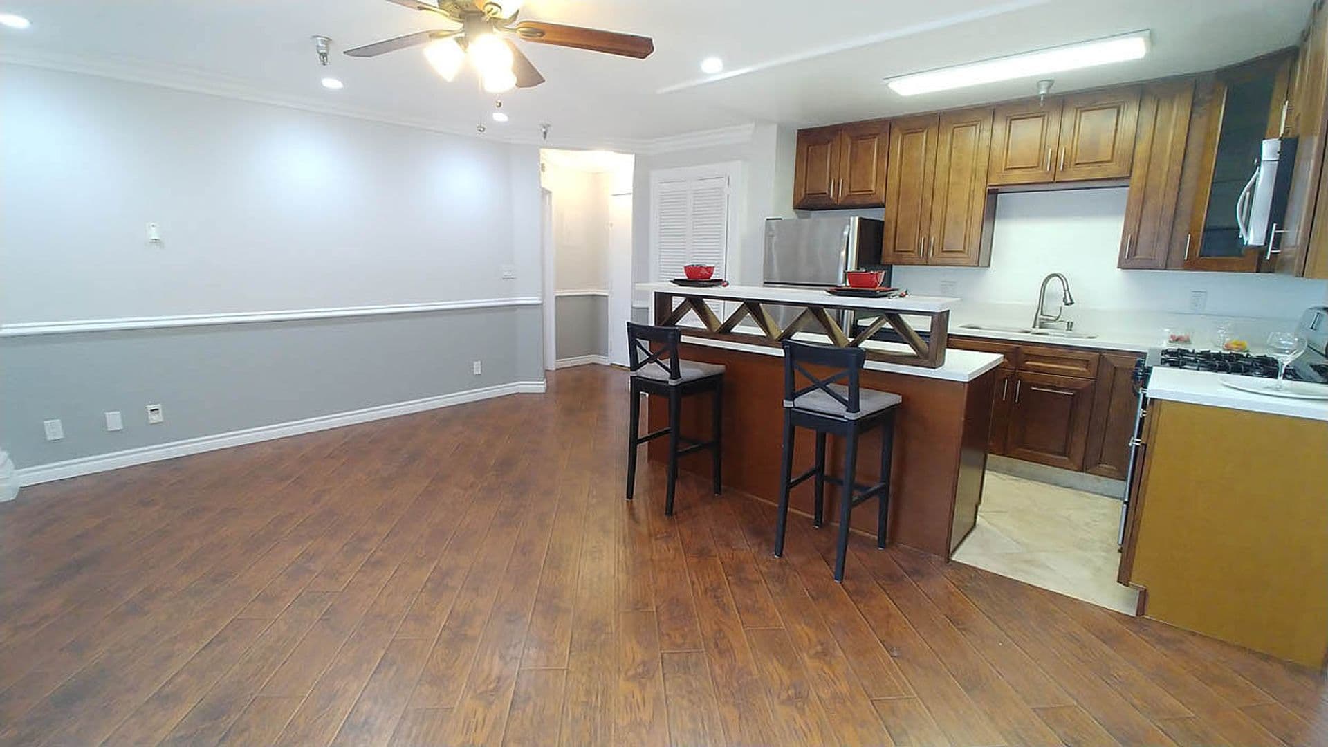 Hollywood Hills Apartment: 2069 N. Argyle Ave.