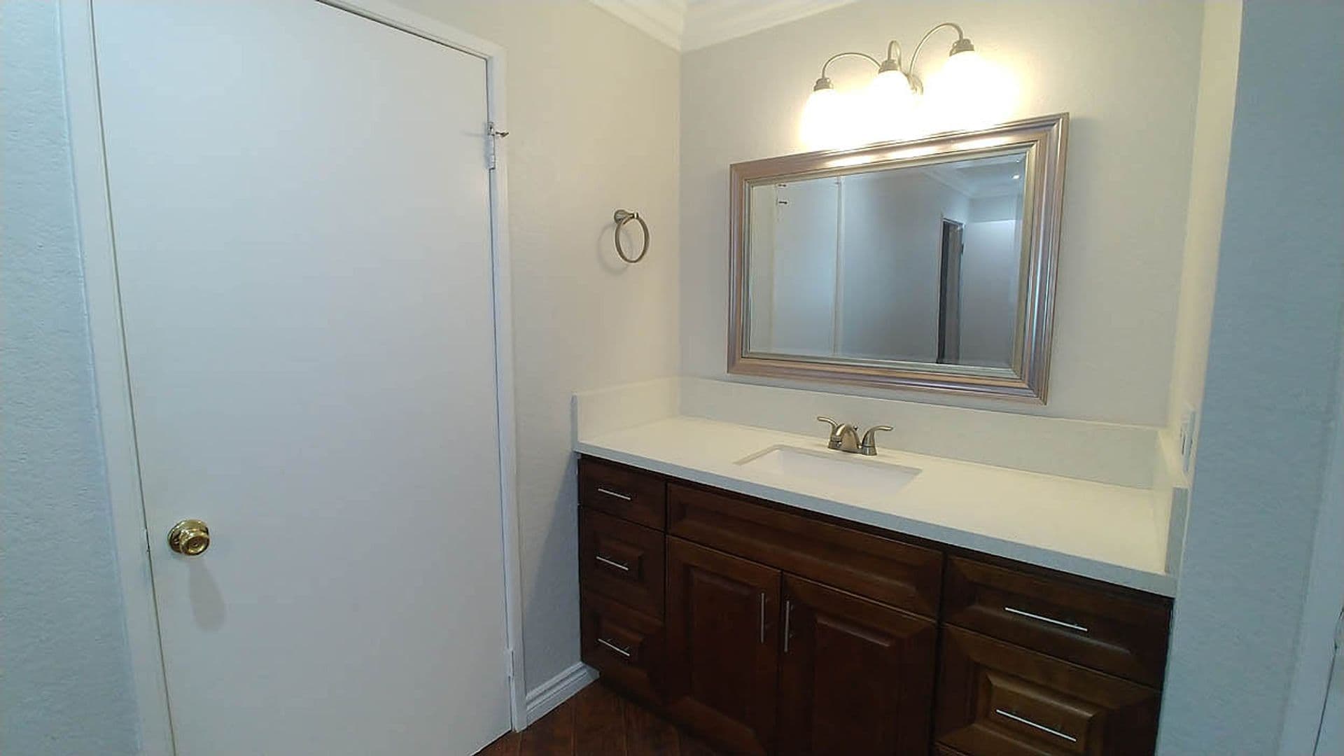 Hollywood Hills Apartment: 2069 N. Argyle Ave.