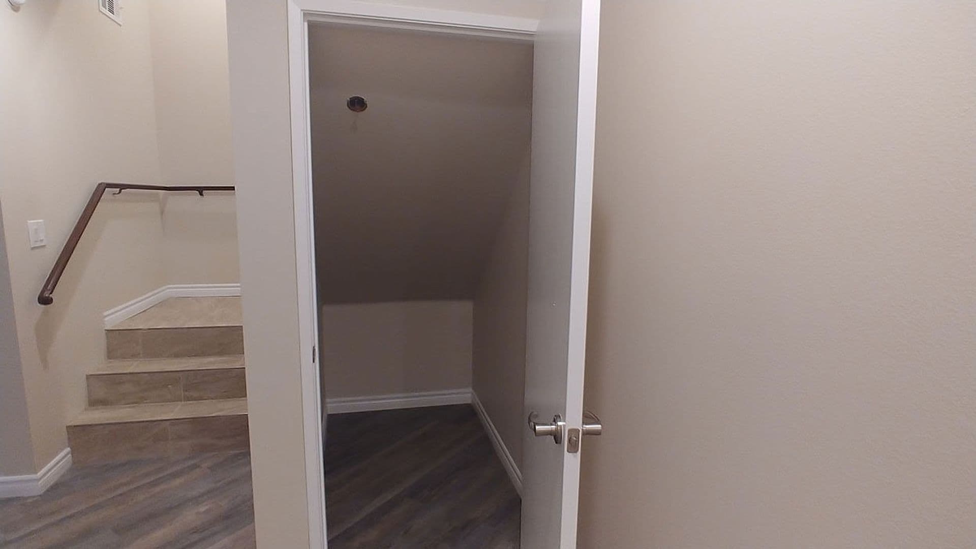 Granada Hills Apartment: 11541 Blucher Ave