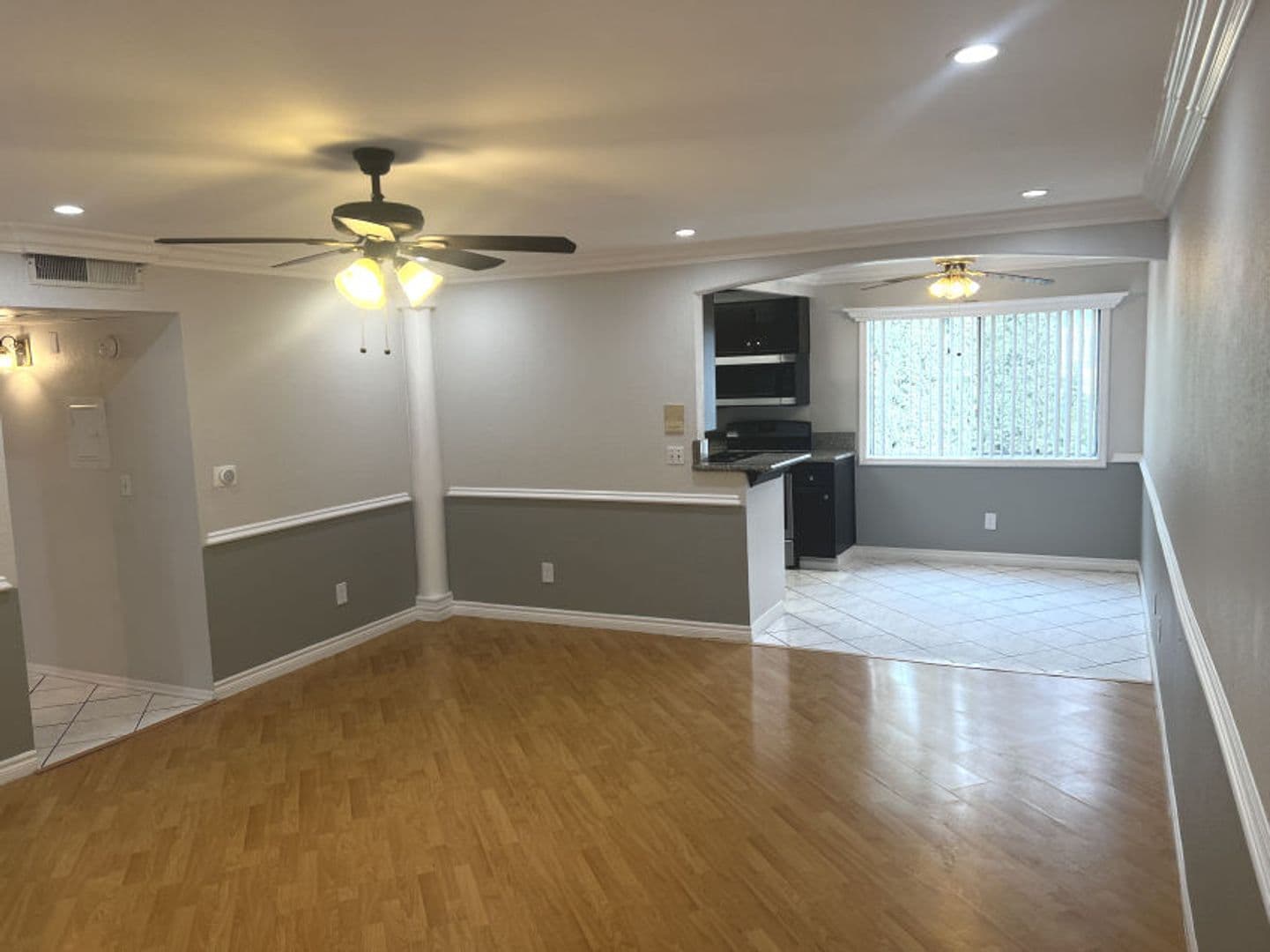 Van Nuys Apartment: 13805 Sherman Way