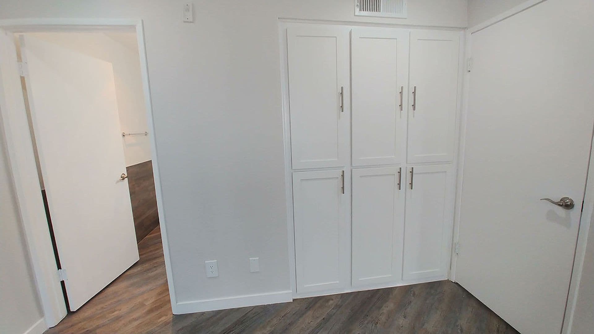 Toluca Lake Apartment: 10741 Camarillo St.