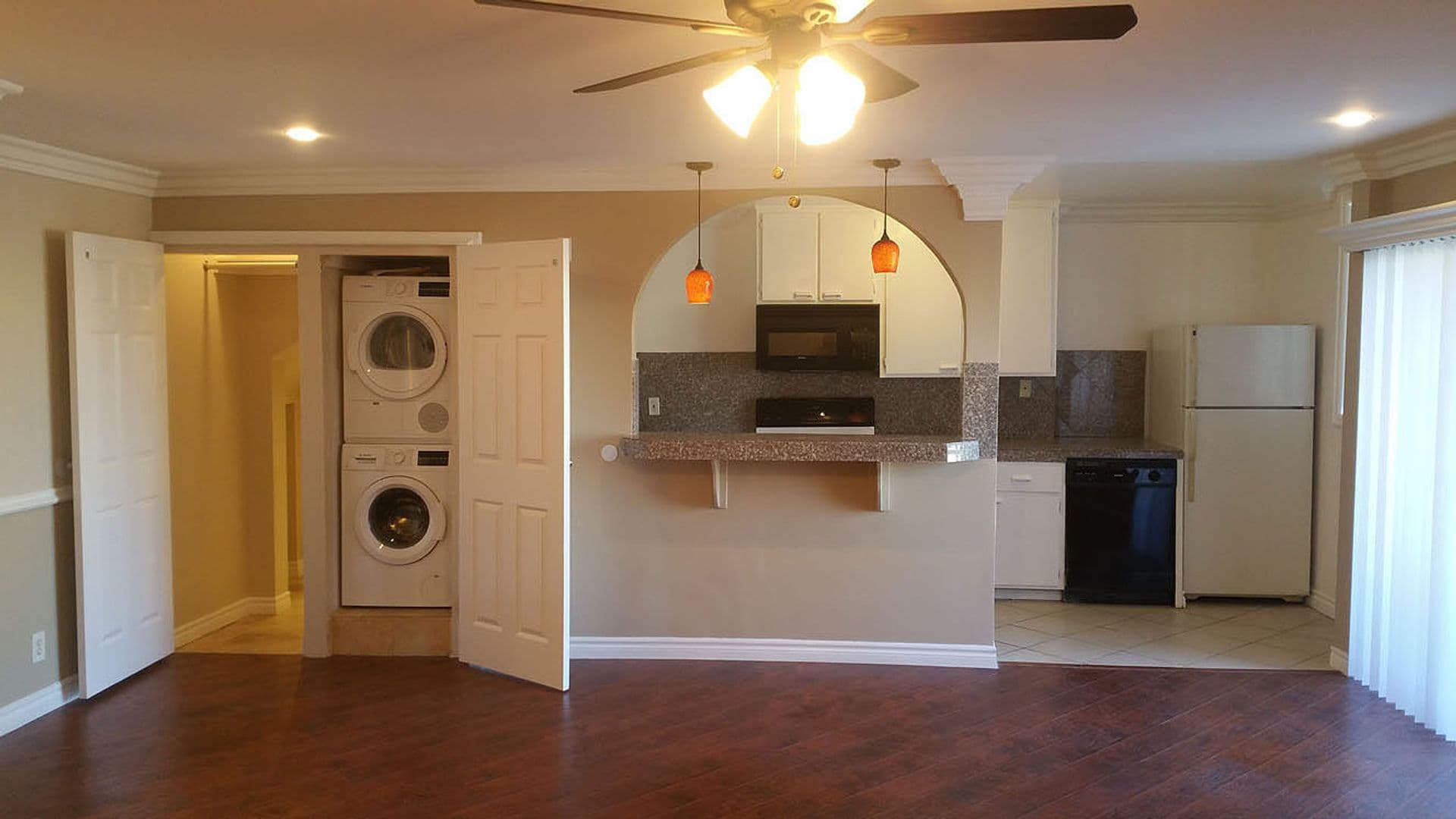 Hollywood Apartment: 940 N. Ardmore Ave.