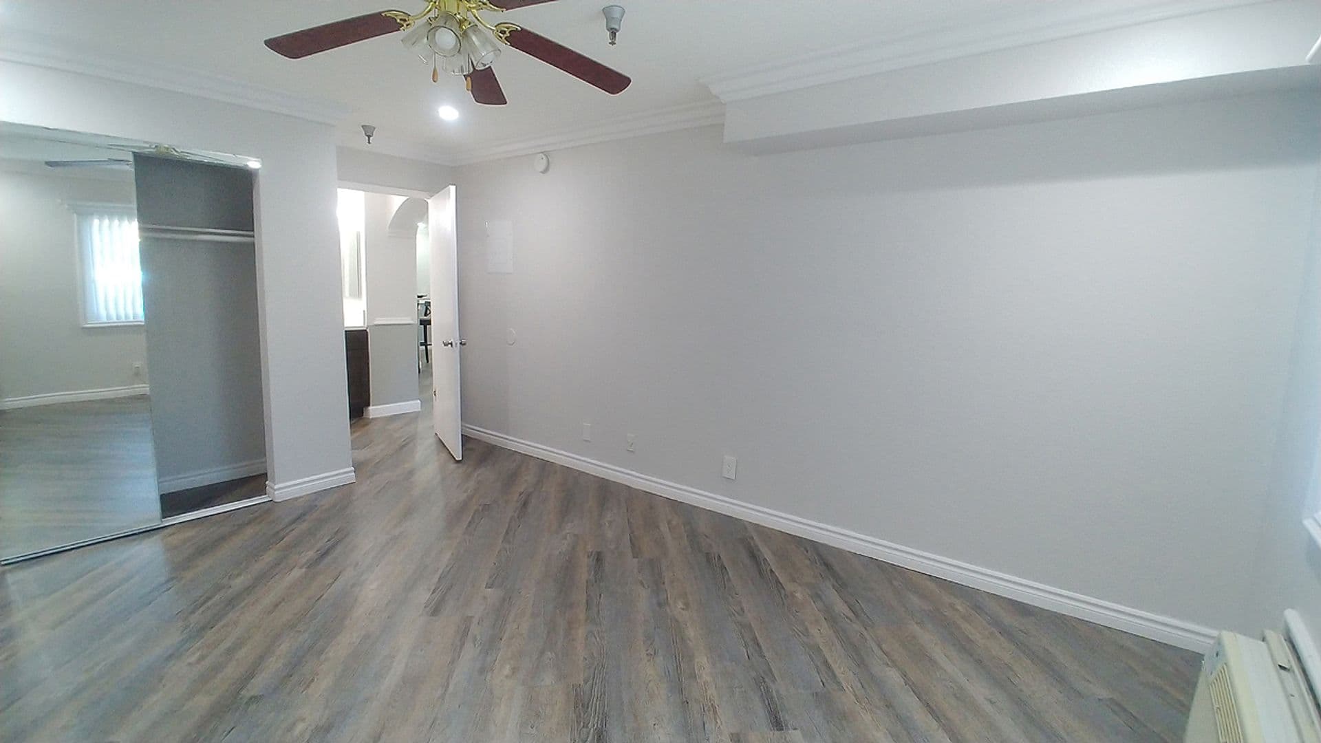 Hollywood Hills Apartment: 2069 N. Argyle Ave.