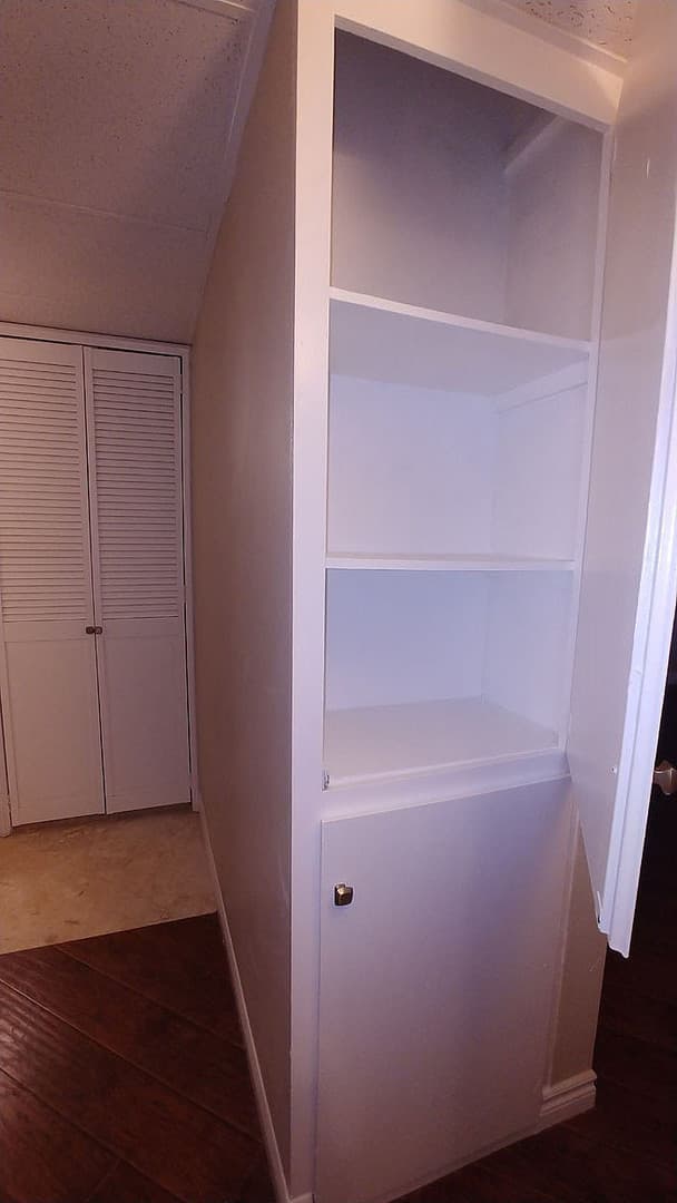 Hollywood Apartment: 1730 N. Gramercy Pl.