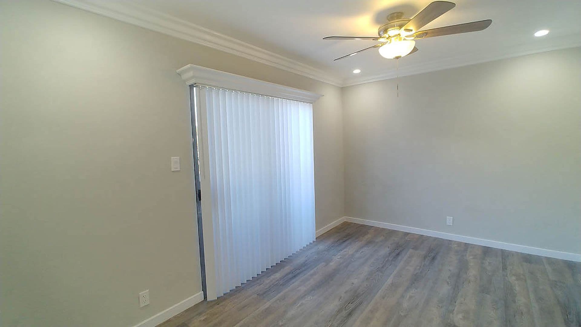 Hollywood Hills Apartment: 2020 N. Beachwood Dr.