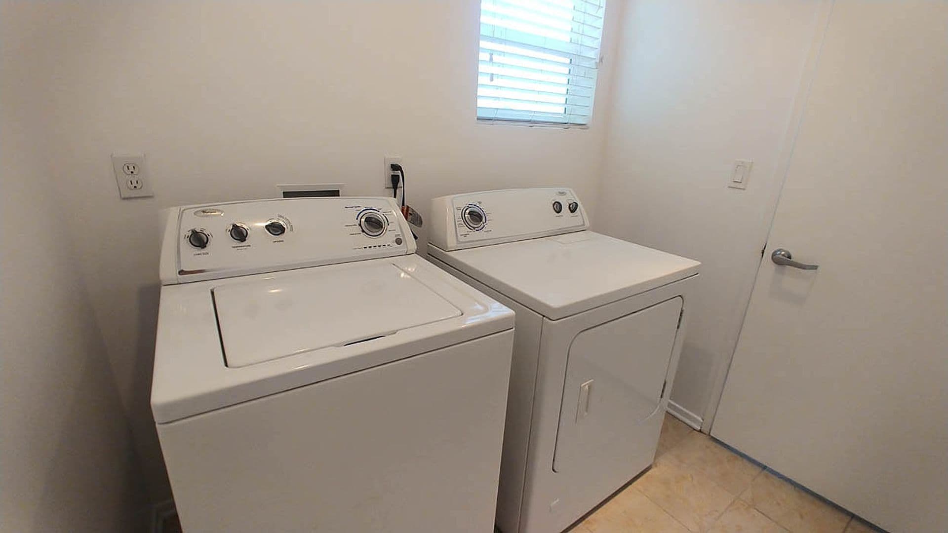 Granada Hills Apartment: 11541 Blucher Ave
