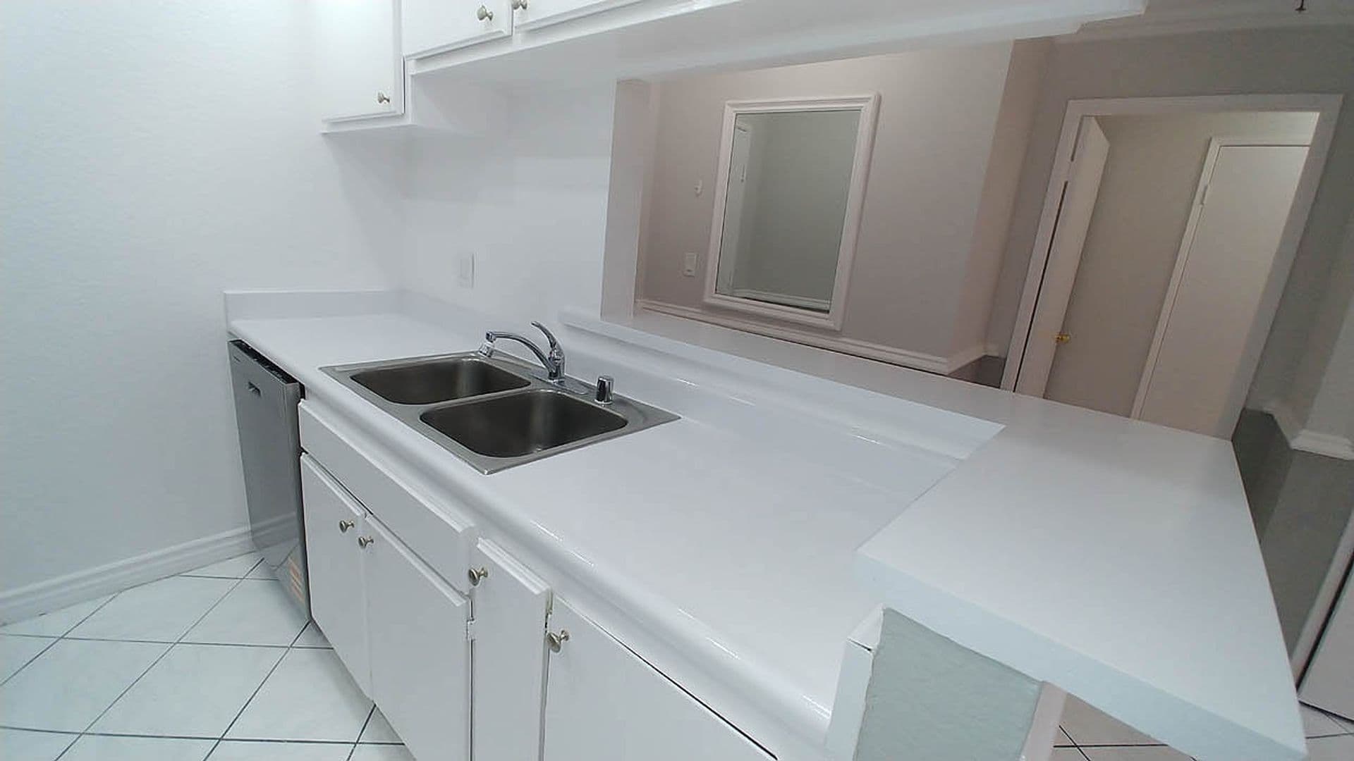 Hollywood Hills Apartment: 2069 N. Argyle Ave.