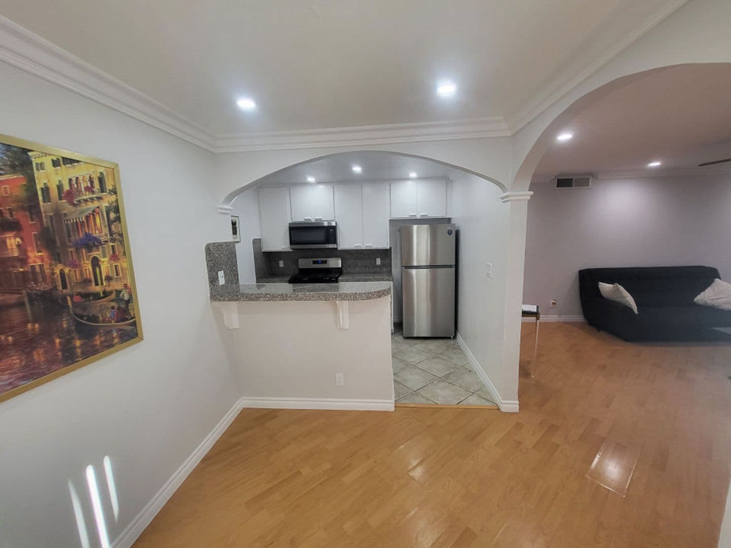 Hollywood Apartment: 940 N. Ardmore Ave.