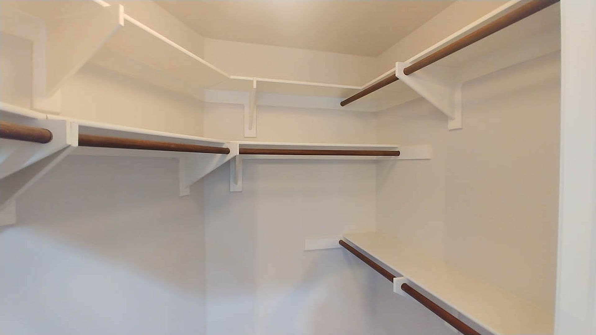 Granada Hills Apartment: 11541 Blucher Ave
