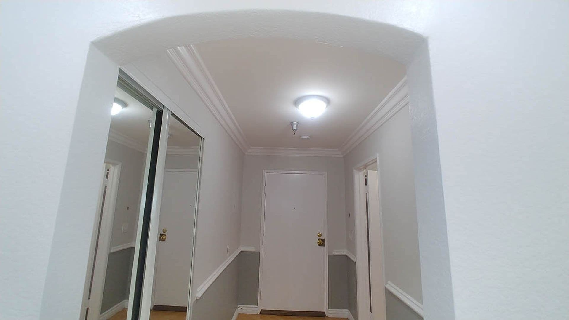 Hollywood Hills Apartment: 2069 N. Argyle Ave.