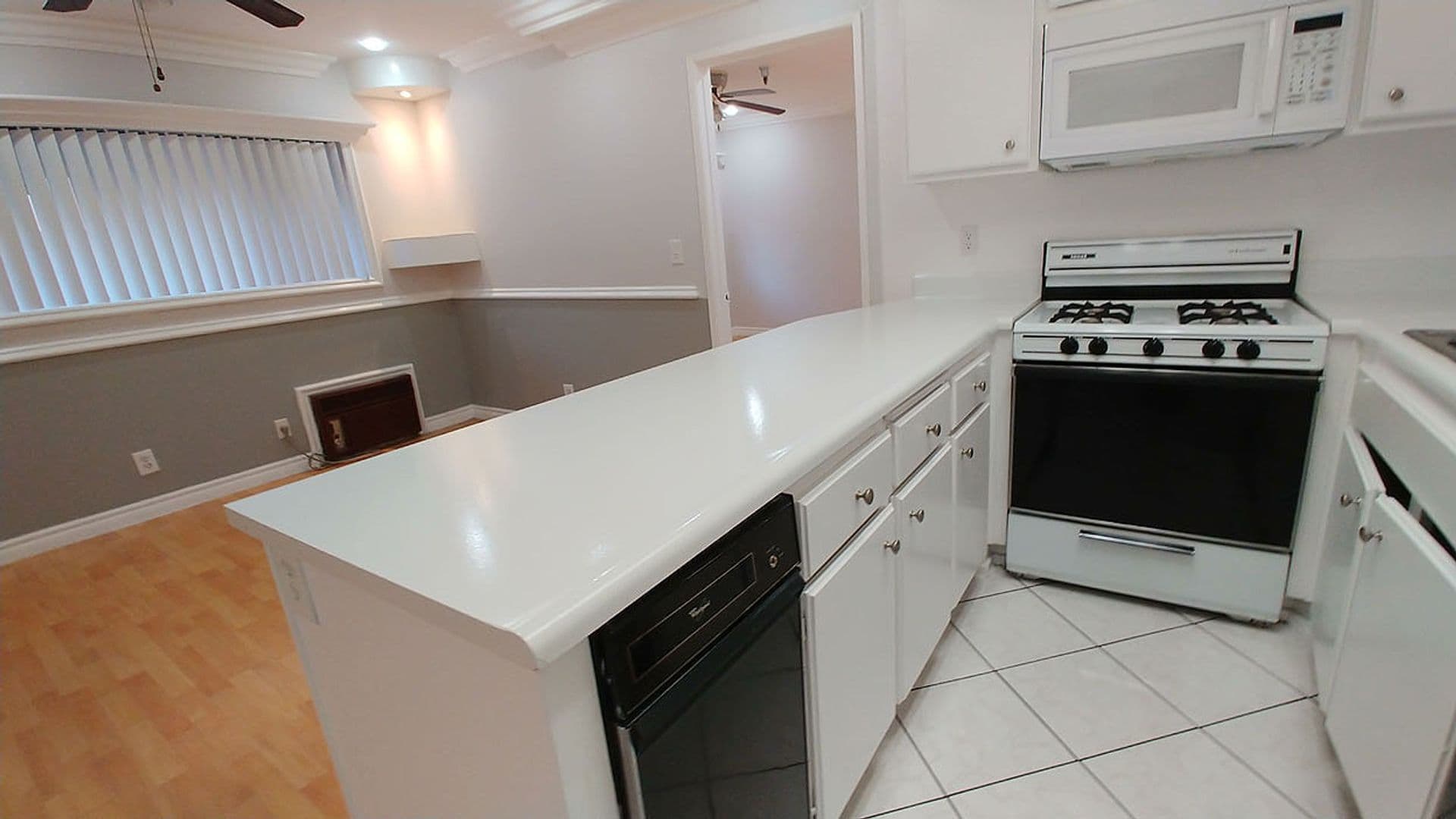 Hollywood Hills Apartment: 2069 N. Argyle Ave.