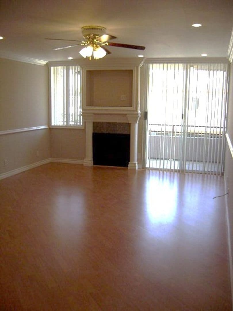 Hollywood Apartment: 940 N. Ardmore Ave.