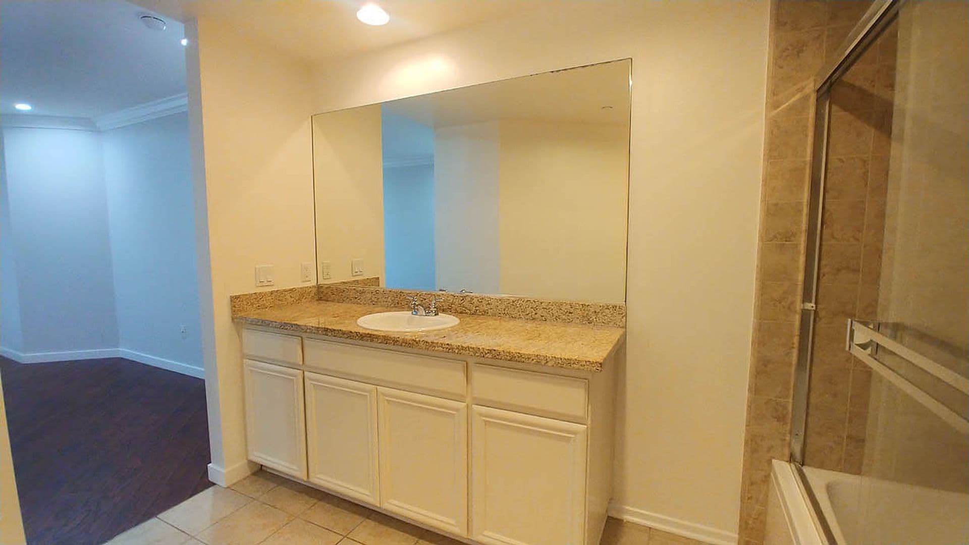 Granada Hills Apartment: 11541 Blucher Ave