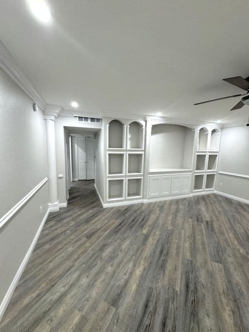 Van Nuys Apartment: 13805 Sherman Way