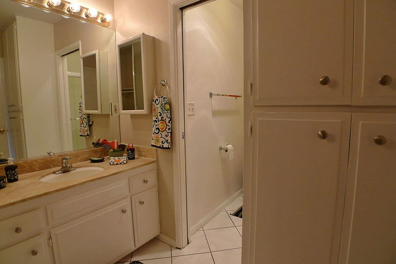 Hollywood Hills Apartment: 2212 N. Cahuenga Blvd.
