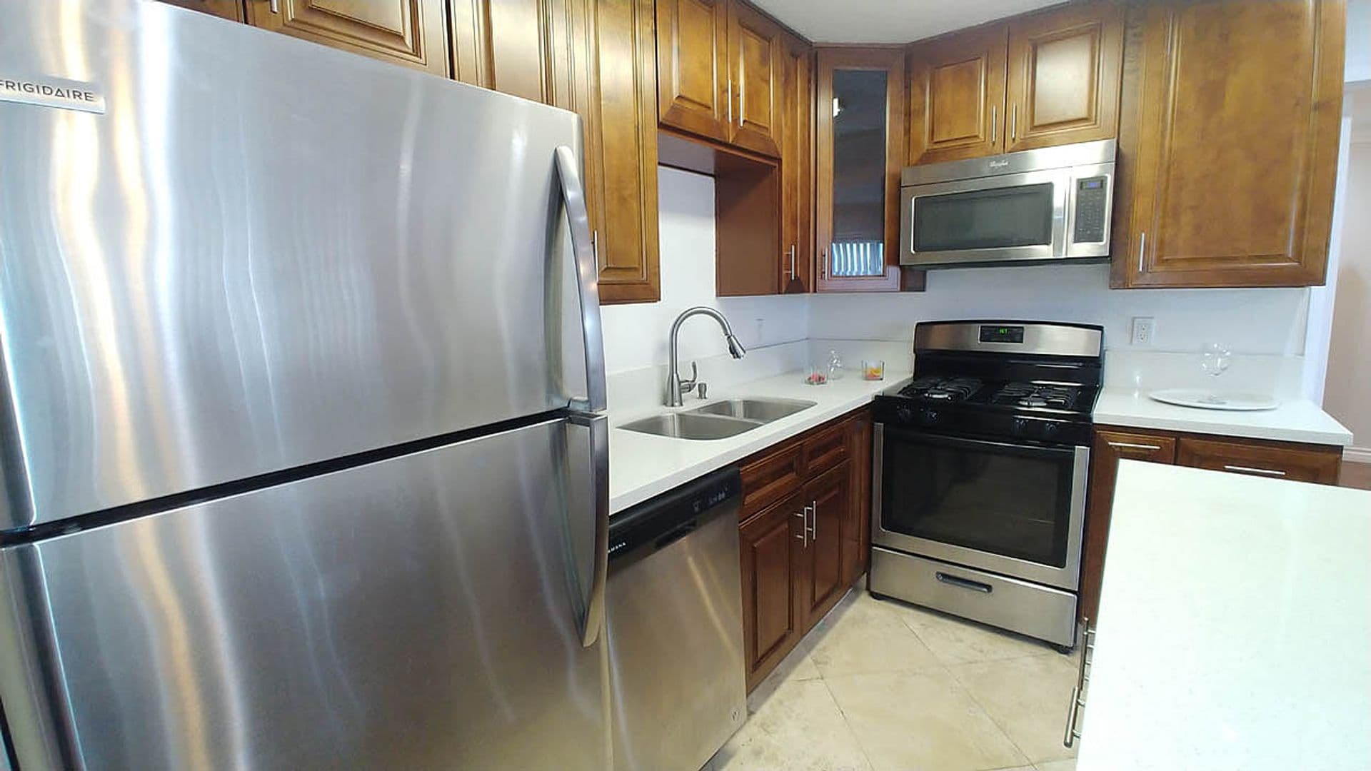 Hollywood Hills Apartment: 2069 N. Argyle Ave.