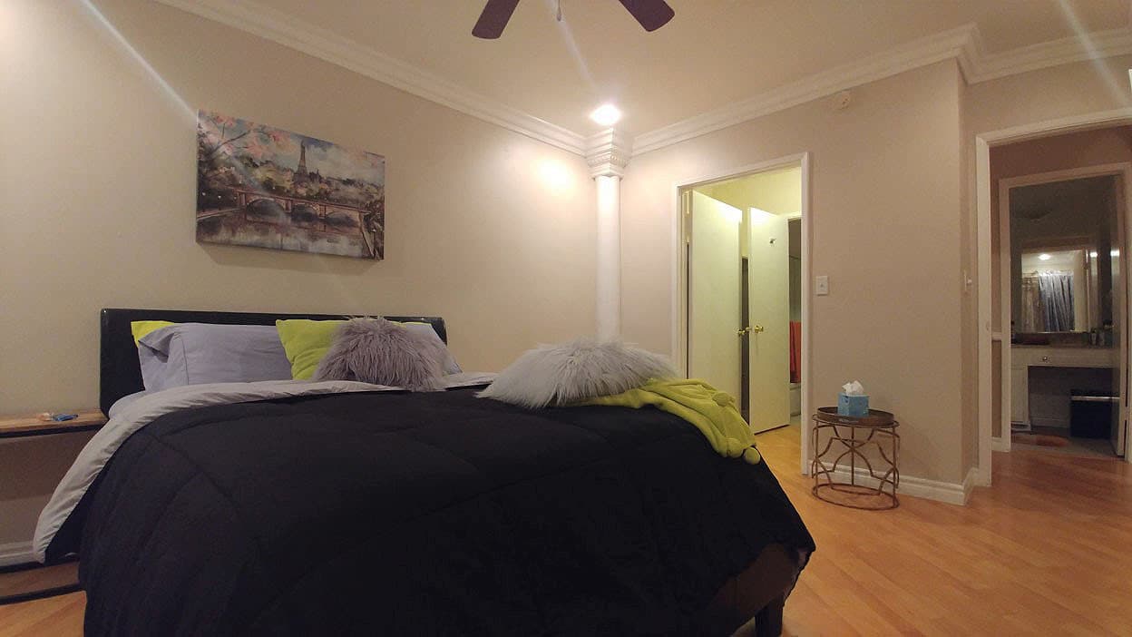 Hollywood Hills Apartment: 2212 N. Cahuenga Blvd.