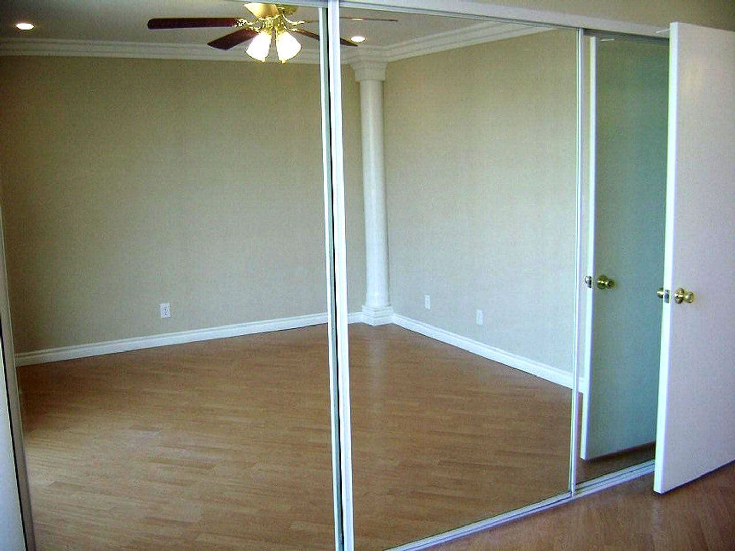 Hollywood Apartment: 940 N. Ardmore Ave.