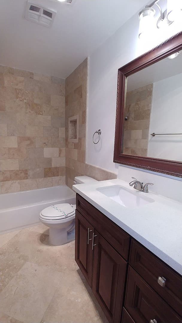 Hollywood Apartment: 1730 N. Gramercy Pl.
