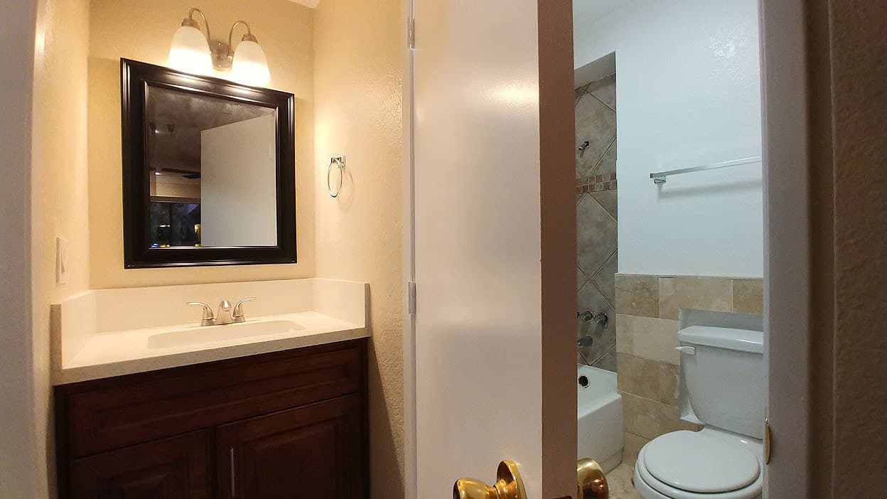 Hollywood Hills Apartment: 2069 N. Argyle Ave.