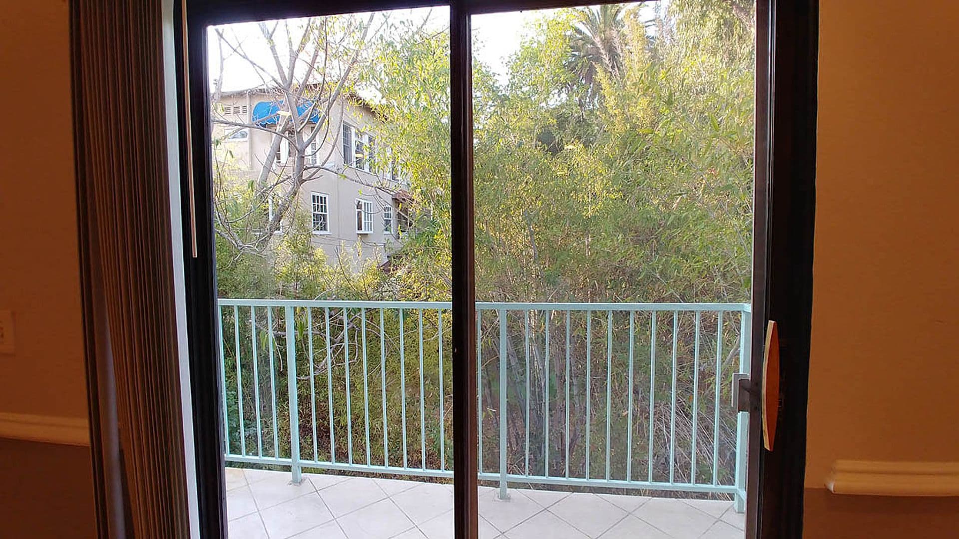 Hollywood Hills Apartment: 2069 N. Argyle Ave.