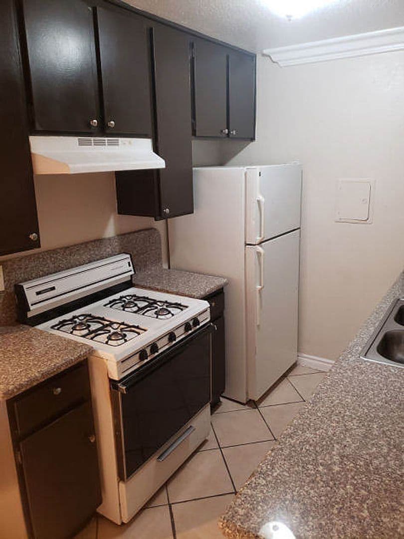 North Hollywood Apartment: 11722 Saticoy St.