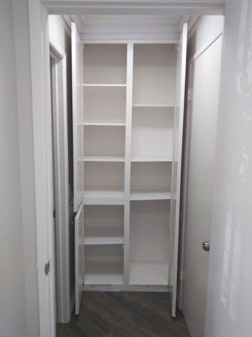 North Hollywood Apartment: 11737 Vanowen St.