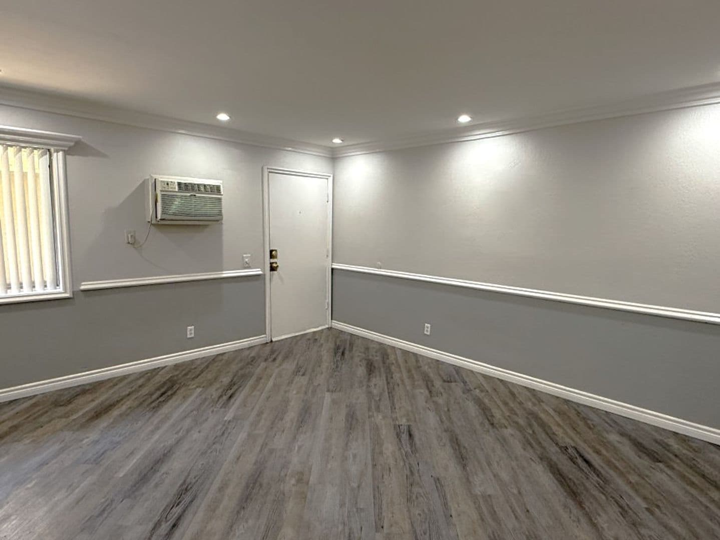 North Hollywood Apartment: 11722 Saticoy St.