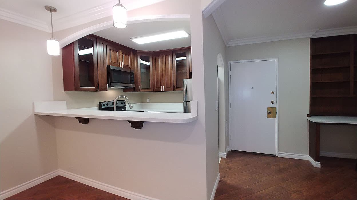 Hollywood Apartment: 1730 N. Gramercy Pl.