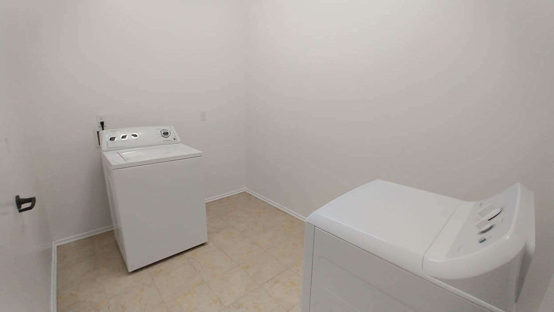 Granada Hills Apartment: 11541 Blucher Ave