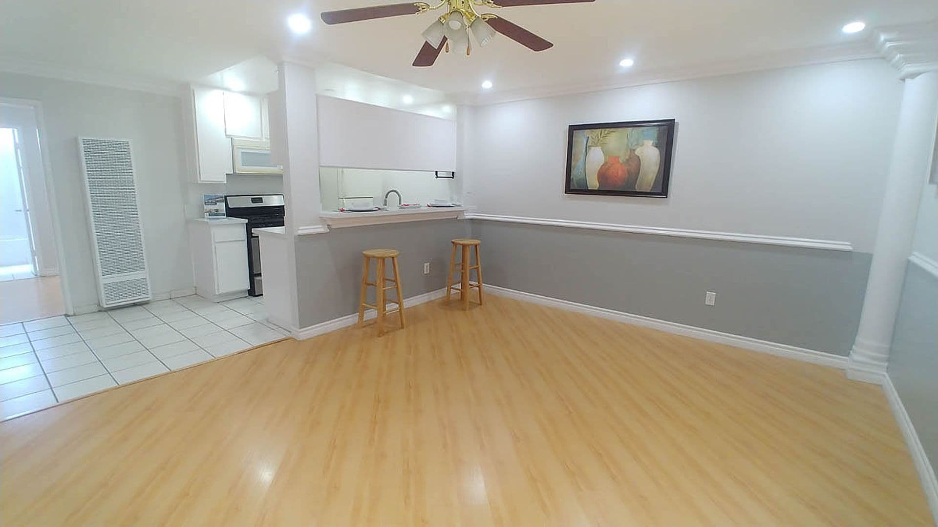North Hollywood Apartment: 11737 Vanowen St.