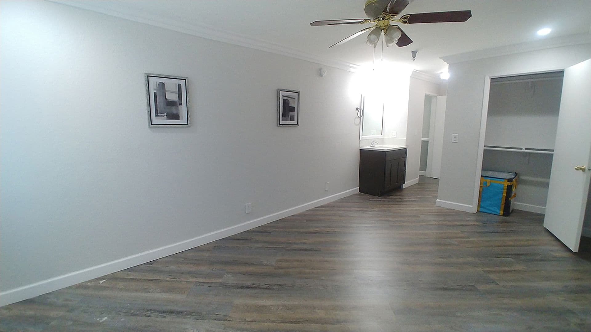 Hollywood Hills Apartment: 2069 N. Argyle Ave.