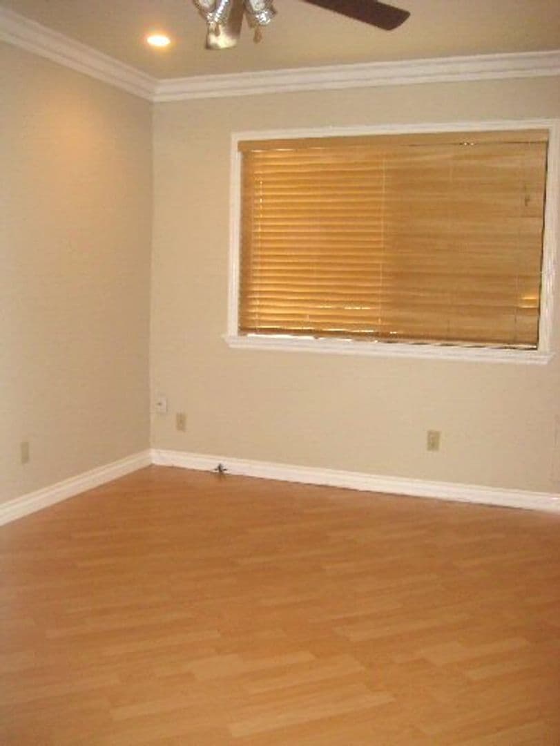 North Hills Apartment: 8950 Memory Park Ave.
