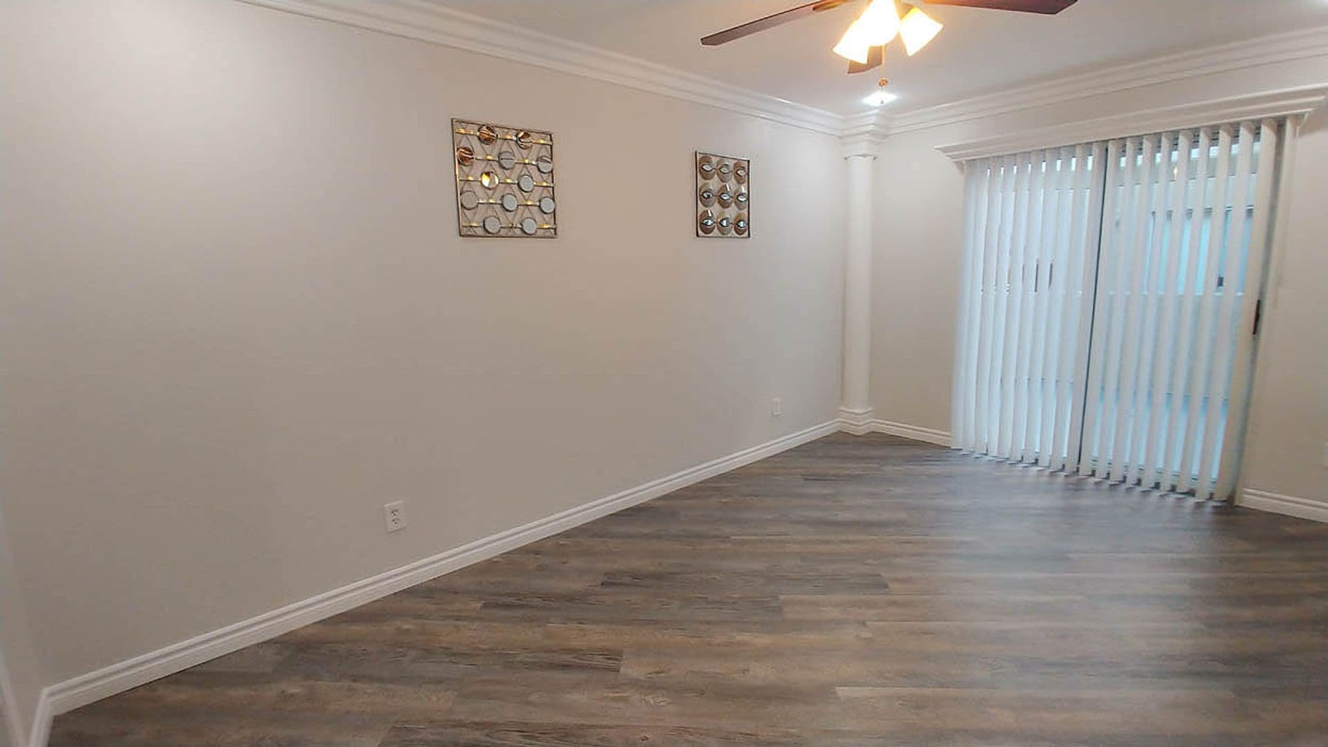 Hollywood Apartment: 6010 Romaine St.