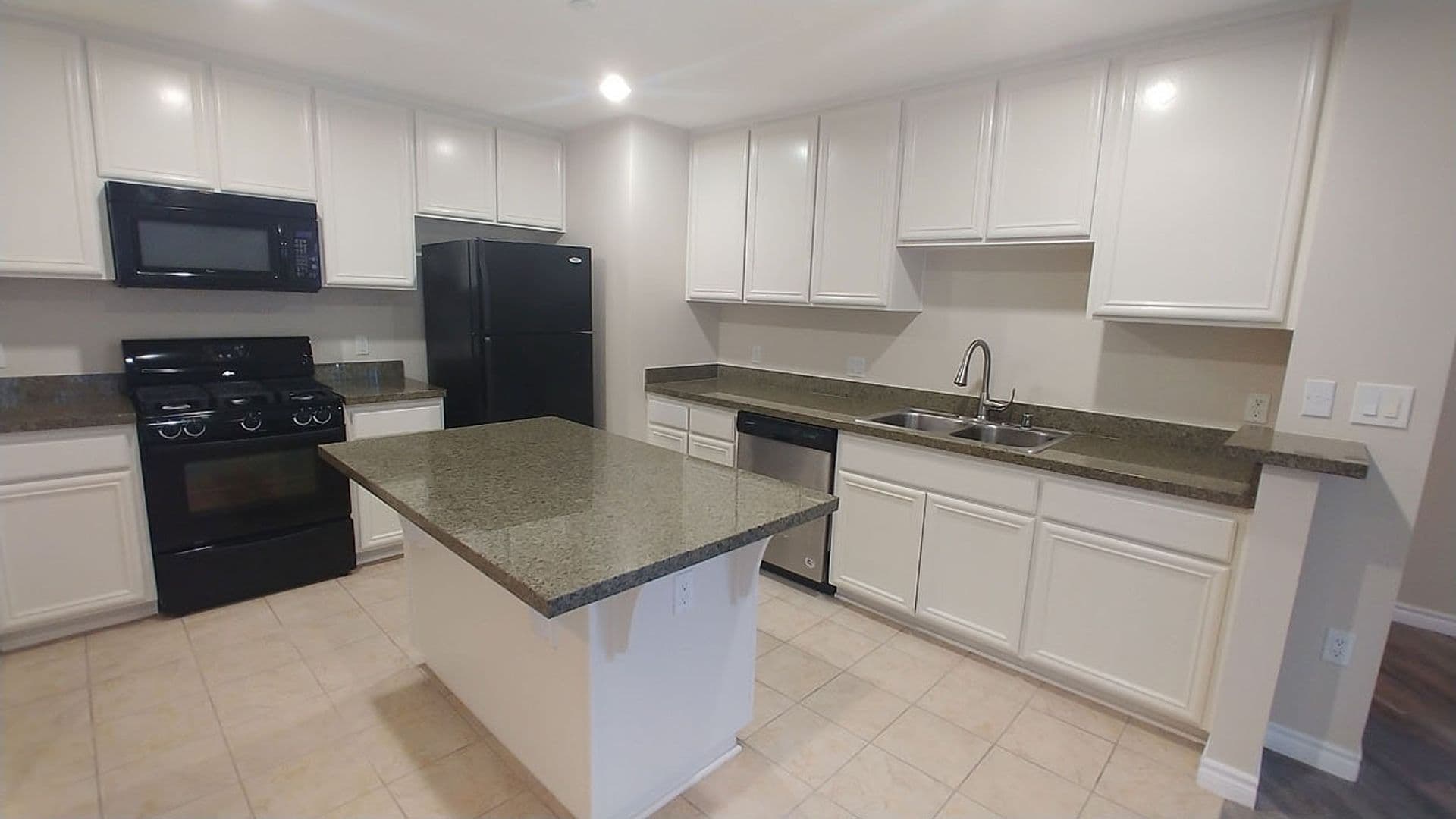 Granada Hills Apartment: 11541 Blucher Ave