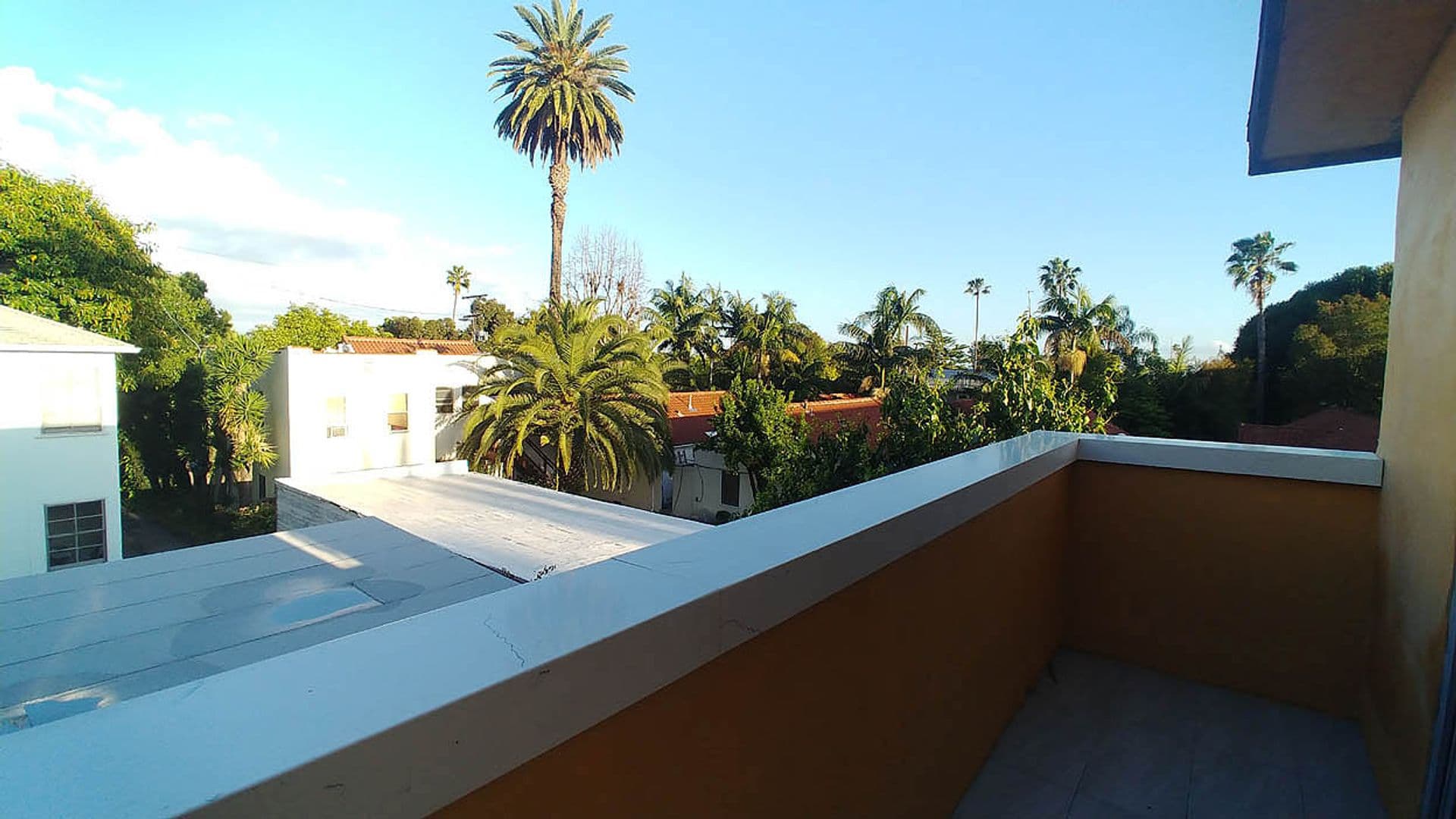 Hollywood Hills Apartment: 2020 N. Beachwood Dr.