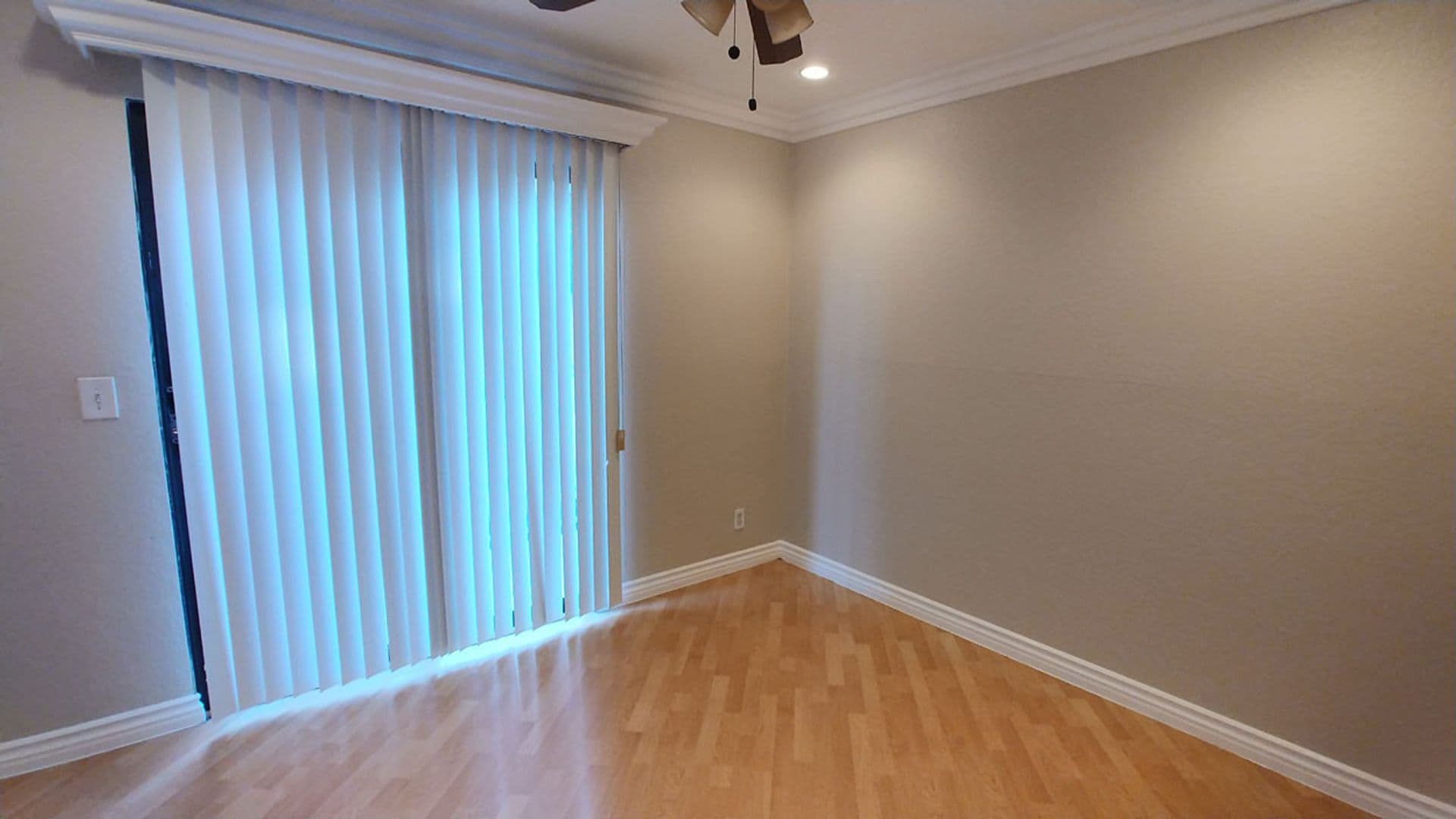 Hollywood Hills Apartment: 2069 N. Argyle Ave.