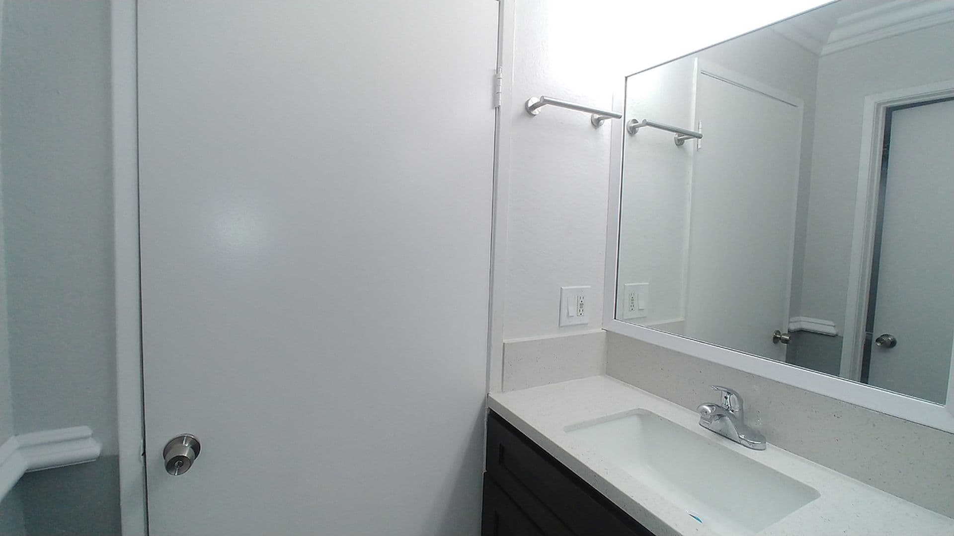 Hollywood Hills Apartment: 2069 N. Argyle Ave.