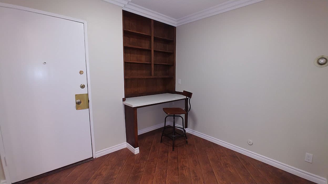 Hollywood Apartment: 1730 N. Gramercy Pl.