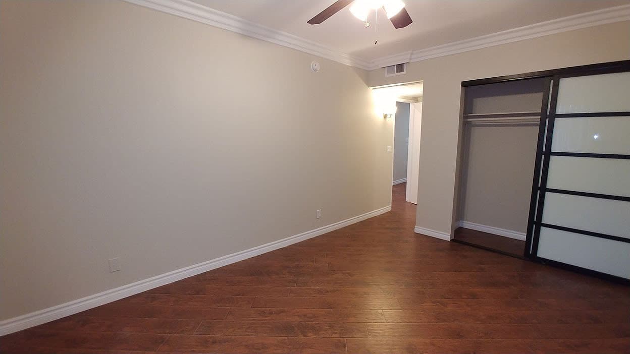 Hollywood Apartment: 1730 N. Gramercy Pl.