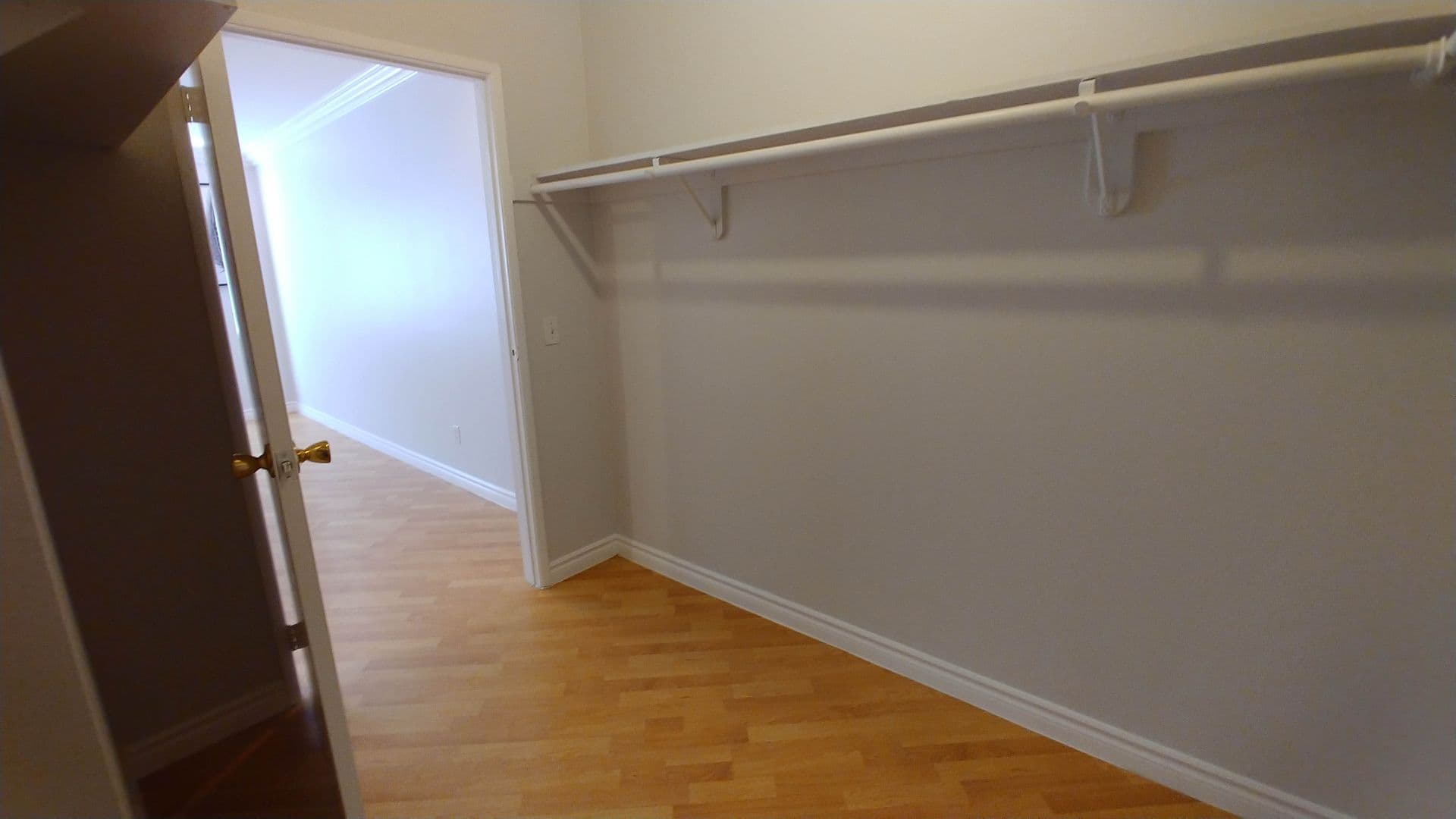 Hollywood Apartment: 6010 Romaine St.