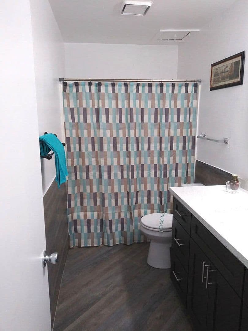 North Hollywood Apartment: 11737 Vanowen St.