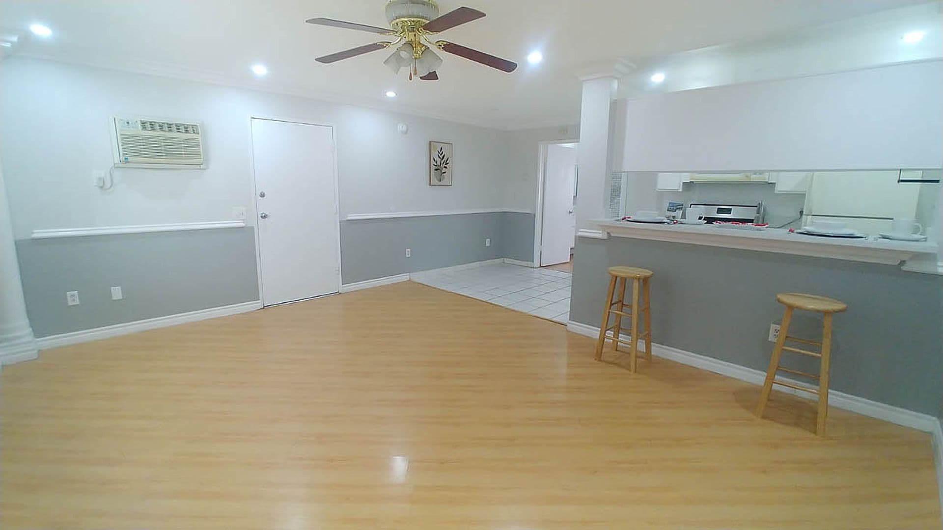 North Hollywood Apartment: 11737 Vanowen St.